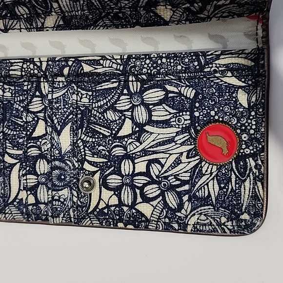 Sakroots Elegant Blue and White Women's Wallet - Picture 4 of 9